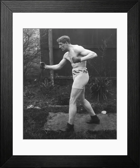 Framed Print : Bombardier Billy Wells poses for the Daily Mirror prior to his fight against Gunner Moir