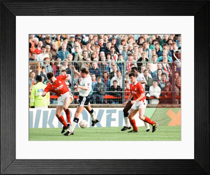 Framed Print : English League Division One match at the City Ground. Nottingham Forest 1 v Framed Print : English League Division One match at the City Ground. Nottingham Forest 1 v