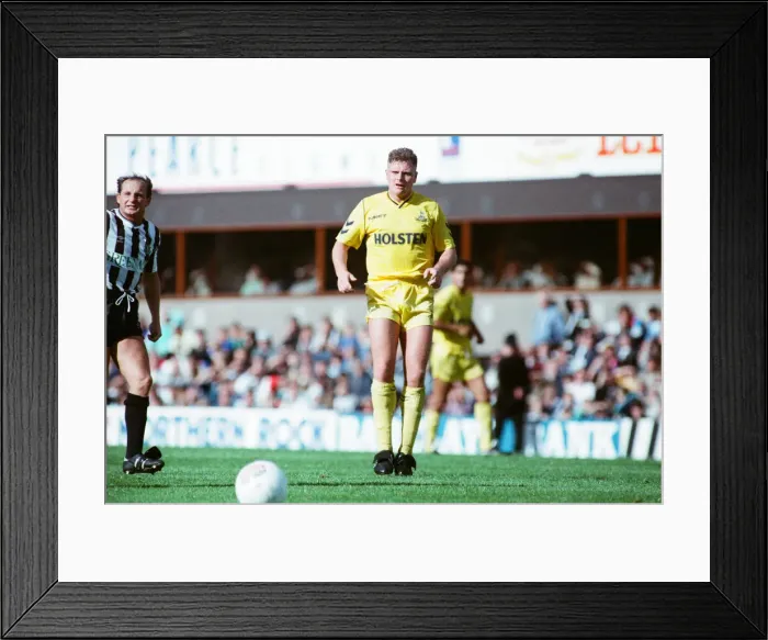 Framed Print : English League Division One match at St James Park. Newcastle United 2 v Tottenham