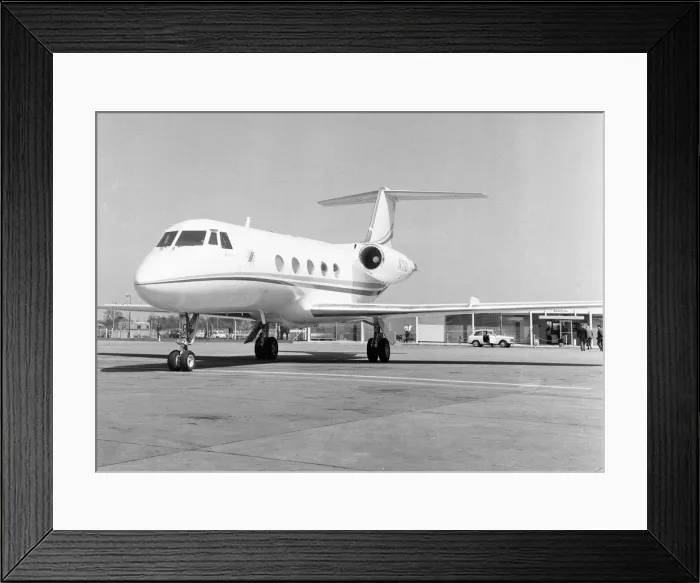 Framed Print : Frank Sinatra Gulfstream private jet after it had landed at Gatwick Airport Framed Print : Frank Sinatra Gulfstream private jet after it had landed at Gatwick Airport