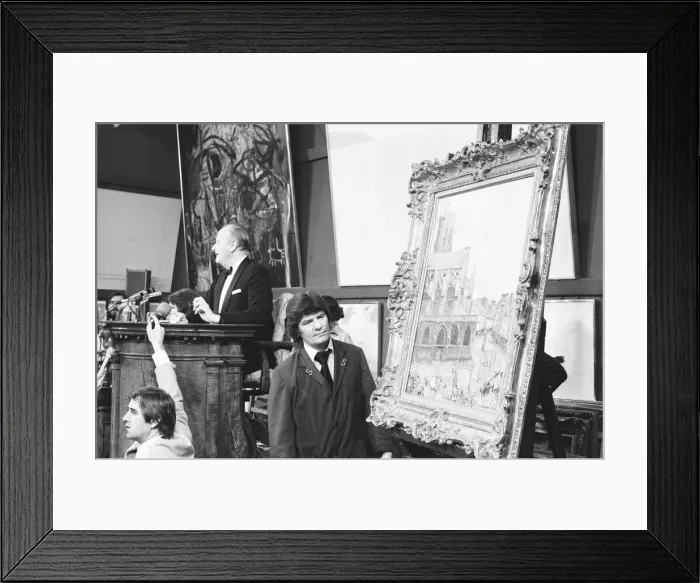 Framed Print : Sale of some of Frank Sinatras paintings at Sothebys in London 27 June 1977 Framed Print : Sale of some of Frank Sinatras paintings at Sothebys in London 27 June 1977