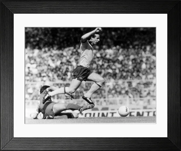 Framed Print : Liam Brady Charity Shield Arsenal v Liverpool August 1979
