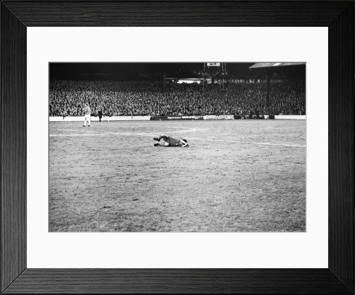 Framed Print : Cardiff City 1-0 Real Madrid 1971 Cup Winners Cup Quarter-final 1st leg Framed Print : Cardiff City 1-0 Real Madrid 1971 Cup Winners Cup Quarter-final 1st leg