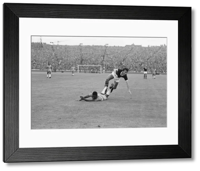Framed Print : Scotland v Brazil International Friendly at Hampden Park, 25th June 1966 Framed Print : Scotland v Brazil International Friendly at Hampden Park, 25th June 1966