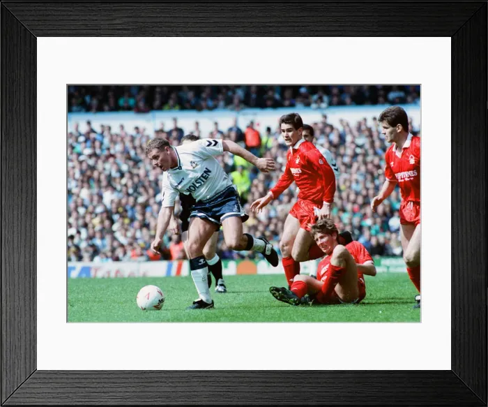 Framed Print : English League Division One match at White Hart Lane Tottenham Hostpur 1 v Framed Print : English League Division One match at White Hart Lane Tottenham Hostpur 1 v