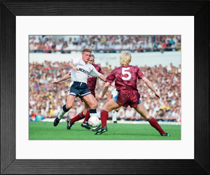 Framed Print : English League Division One match at White Hart Lane Tottenham Hostpur 3 v Framed Print : English League Division One match at White Hart Lane Tottenham Hostpur 3 v