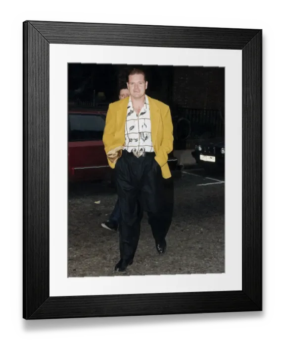 Framed Print : England footballer Paul Gascoigne leaves Princess Grace hospital after a flying visit to