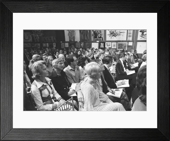 Framed Print : Sale of some of Frank Sinatras paintings at Sothebys in London 27 June 1977 Framed Print : Sale of some of Frank Sinatras paintings at Sothebys in London 27 June 1977
