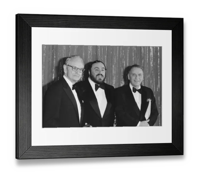 Framed Print : Frank Sinatra (Right) and tenor Luciano Pavarotti (Centre Framed Print : Frank Sinatra (Right) and tenor Luciano Pavarotti (Centre