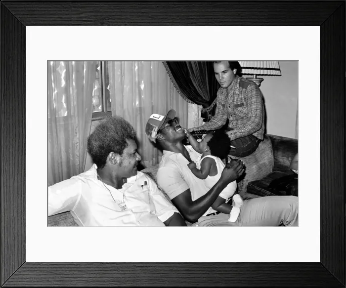 Framed Print : Boxing promoter Don King (left) seen here with Larry Holmes (centre Framed Print : Boxing promoter Don King (left) seen here with Larry Holmes (centre