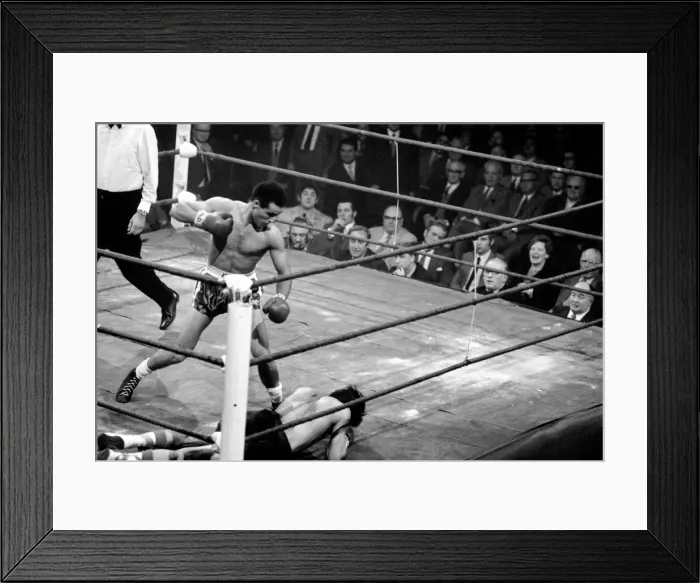 Framed Print : A ten round welterweight contest between. Jackie Turpin of Leamington Spa Framed Print : A ten round welterweight contest between. Jackie Turpin of Leamington Spa