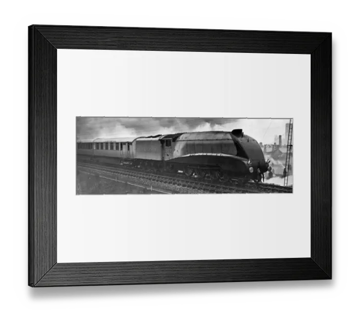 Framed Print : The Silver Link, drawing the silver Jubilee train, speeding past Durham on its run to Framed Print : The Silver Link, drawing the silver Jubilee train, speeding past Durham on its run to