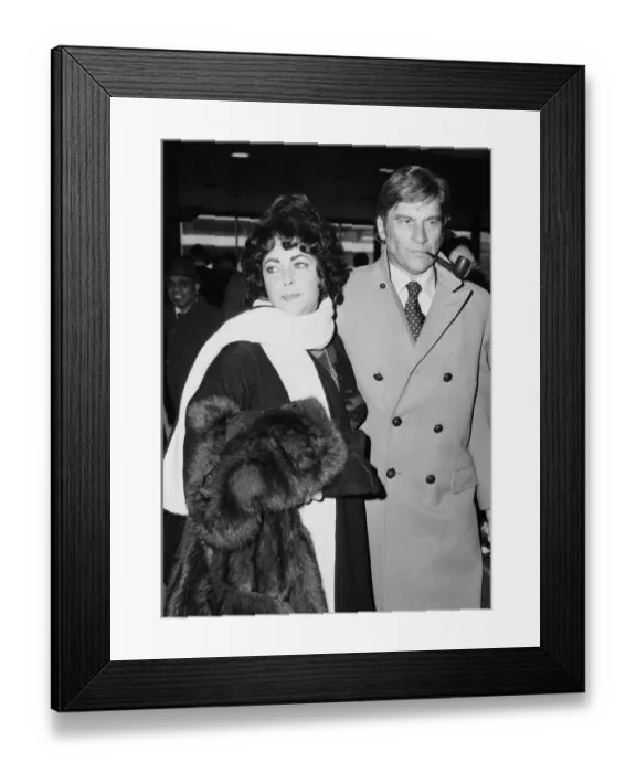 Framed Print : Elizabeth Taylor and husband John Warner seen here at Heathrow Airport before departing Framed Print : Elizabeth Taylor and husband John Warner seen here at Heathrow Airport before departing