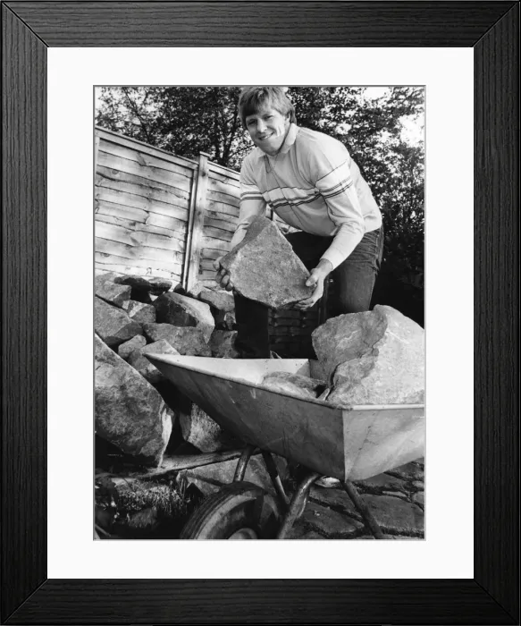 Framed Print : Aston Villa Goalkeeper Nigel Spink is one of the rocks in the Aston Villa defence Framed Print : Aston Villa Goalkeeper Nigel Spink is one of the rocks in the Aston Villa defence