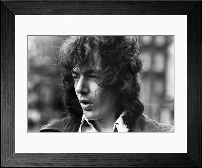 Framed Print : American singer songwriter Neil Diamond. 25th May 1972 Framed Print : American singer songwriter Neil Diamond. 25th May 1972
