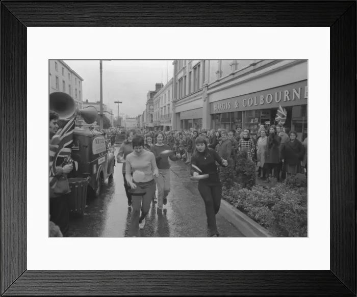 Framed Print : A dozen competitiors braved the strong winds to take part in Leamington Framed Print : A dozen competitiors braved the strong winds to take part in Leamington