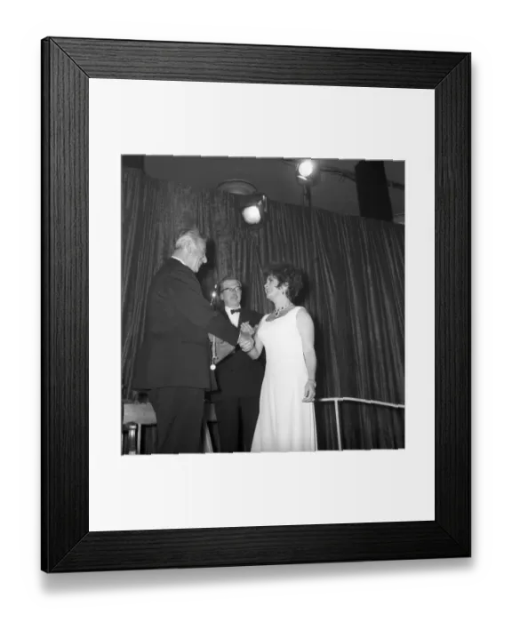 Framed Print : Richard Burton and Elizabeth Taylor seen here at film awards where Mrs