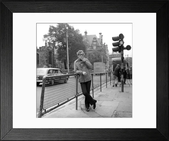 Framed Print : Actor Michael Caine on Westgate Road, Newcastle on 27th July 1970 Framed Print : Actor Michael Caine on Westgate Road, Newcastle on 27th July 1970