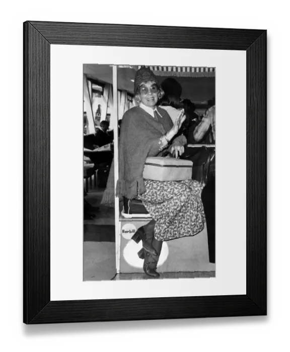 Framed Print : Doris Day at Heathrow Airport, leaving for Los Angeles. 30th September 1973 Framed Print : Doris Day at Heathrow Airport, leaving for Los Angeles. 30th September 1973