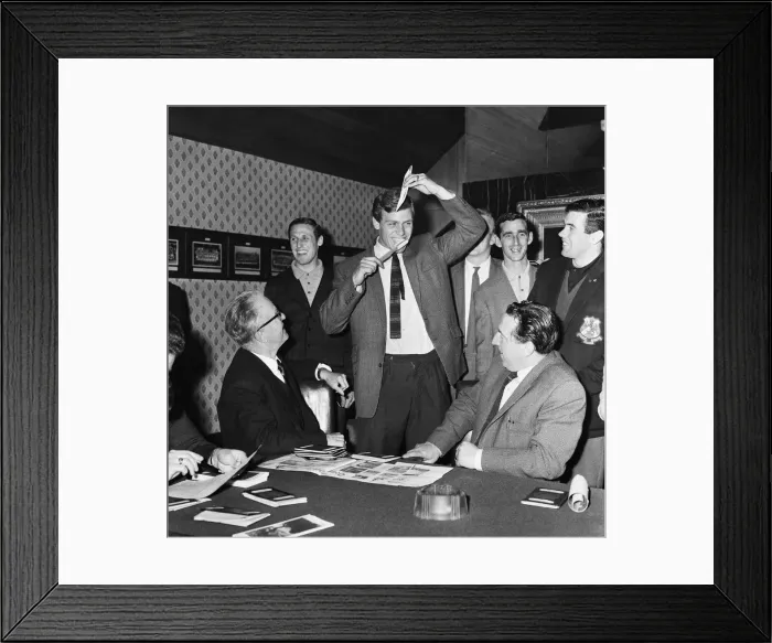 Framed Print : Everton players hand in their passports to chairman John Moores ahead of their trip to Framed Print : Everton players hand in their passports to chairman John Moores ahead of their trip to