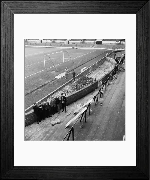 Framed Print : Barricades come down and a wall is erected at Goodison park Framed Print : Barricades come down and a wall is erected at Goodison park