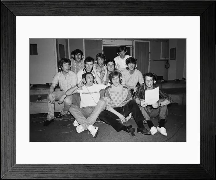 Framed Print : Everton footballers making a record at Abbey Road studios in St Johns Wood Framed Print : Everton footballers making a record at Abbey Road studios in St Johns Wood