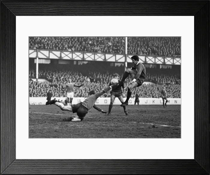 Framed Print : English League Division One match at Goodison Park. Everton 1 v Liverpool 0 Framed Print : English League Division One match at Goodison Park. Everton 1 v Liverpool 0