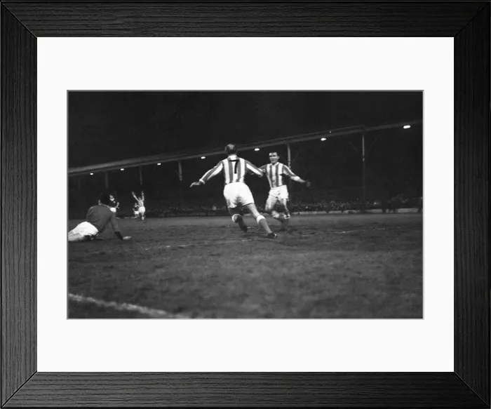Framed Print : Stoke v Leicester, FA Cup 3rd Round Replay match at the Victoria ground Framed Print : Stoke v Leicester, FA Cup 3rd Round Replay match at the Victoria ground