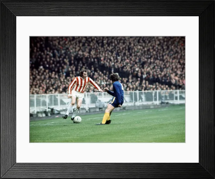 Framed Print : League Cup Final. Stoke v. Chelsea. John Marsh of Stoke on the ball Framed Print : League Cup Final. Stoke v. Chelsea. John Marsh of Stoke on the ball
