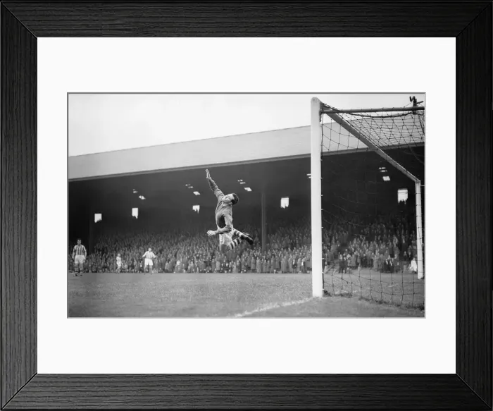 Framed Print : Huddersfield v Stoke, league match, Saturday 28th September 1957 Framed Print : Huddersfield v Stoke, league match, Saturday 28th September 1957