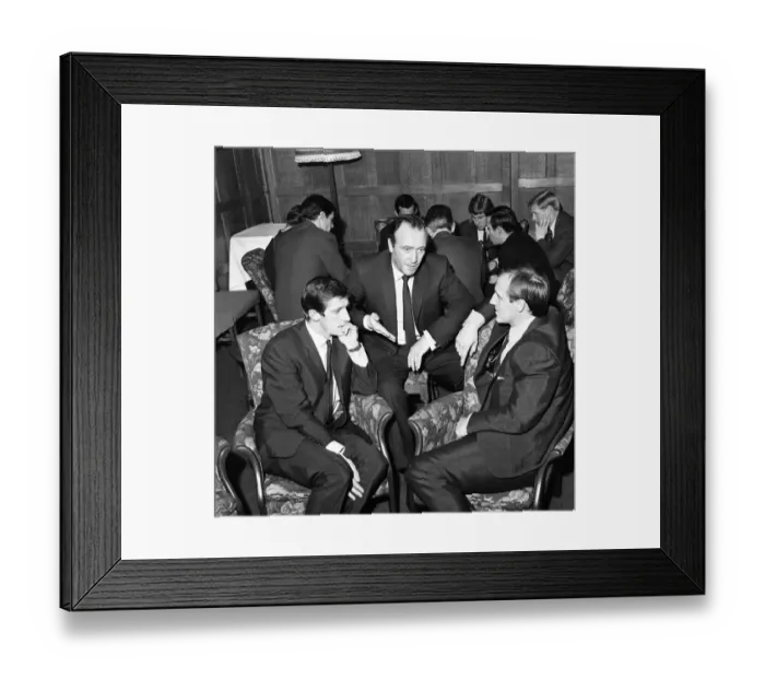 Framed Print : Tony Waddington, Stoke City Manager with players Dennis Viollet and Maurice Setters