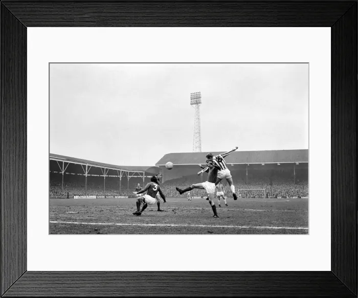 Framed Print : Sport: Football: Stoke v. Manchester United. February 1970 70-2326-003 Framed Print : Sport: Football: Stoke v. Manchester United. February 1970 70-2326-003
