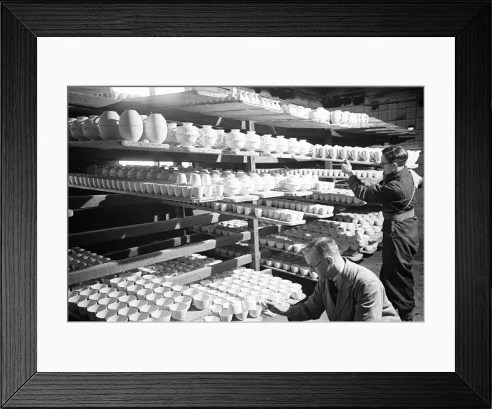 Framed Print : Pottery Factory in Stoke on Trent, circa 1946
