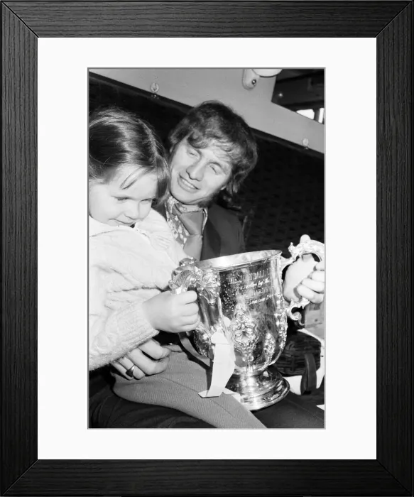 Framed Print : Stoke City FC return home with the league cup trophy, after winning 2-1 against Chelsea Framed Print : Stoke City FC return home with the league cup trophy, after winning 2-1 against Chelsea