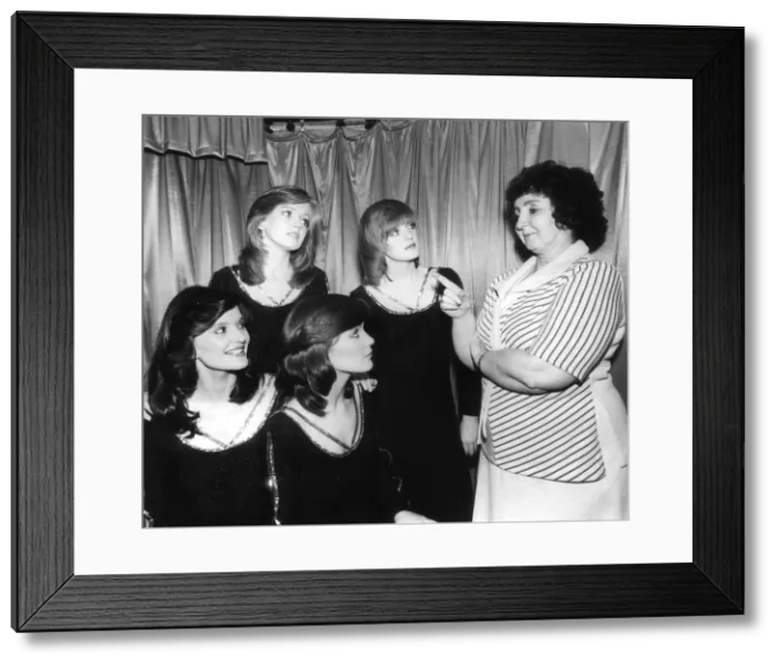 Framed Print : The Nolan Sisters with their mother Maureen Nolan Circa 1975 Framed Print : The Nolan Sisters with their mother Maureen Nolan Circa 1975