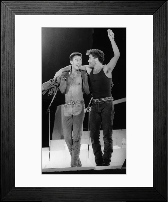 Framed Print : Andrew Ridgeley and George Michael of pop duo Wham, say goodbye at the end of their Grand