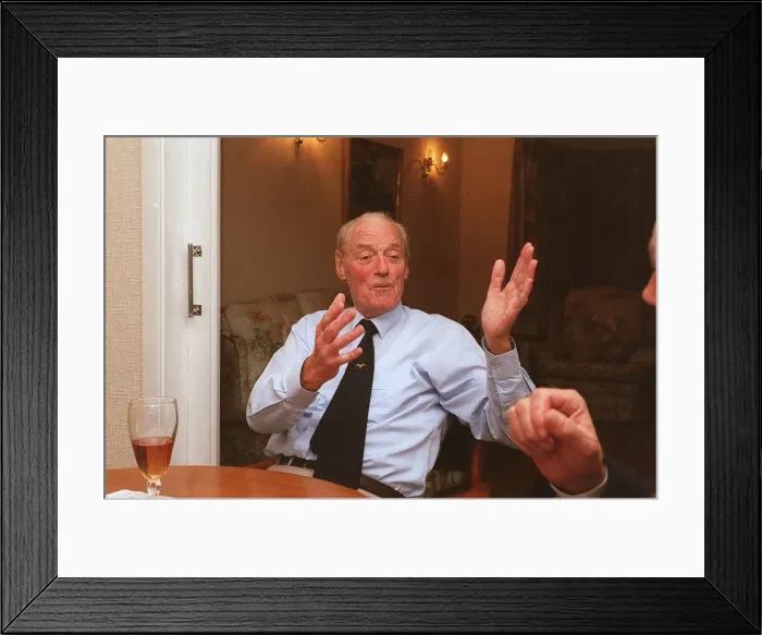 Framed Print : JACK SLIPPER OF SCOTLAND YARD DEC 1999 PICTURED IN HIS HOME IN HARROW Framed Print : JACK SLIPPER OF SCOTLAND YARD DEC 1999 PICTURED IN HIS HOME IN HARROW