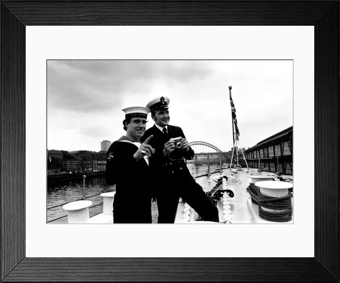 Framed Print : County Class guided missile destroyer HMS London arrives on the River Tyne for Framed Print : County Class guided missile destroyer HMS London arrives on the River Tyne for