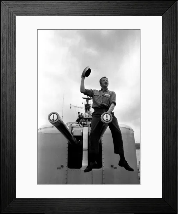 Framed Print : County Class guided missile destroyer HMS London arrives on the River Tyne for Framed Print : County Class guided missile destroyer HMS London arrives on the River Tyne for