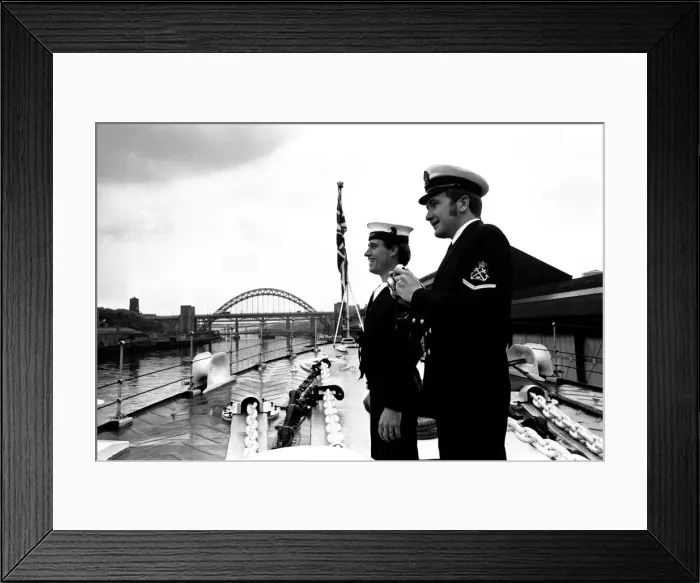 Framed Print : County Class guided missile destroyer HMS London arrives on the River Tyne for Framed Print : County Class guided missile destroyer HMS London arrives on the River Tyne for