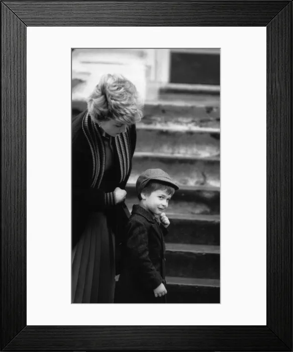 Framed Print : Prince William, aged 4, pictured with mother, Princess Diana