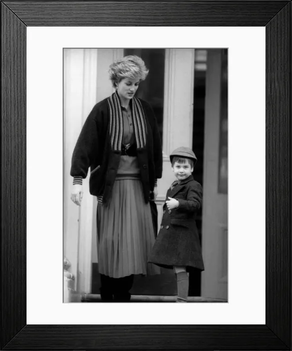 Framed Print : Prince William, aged 4, pictured with mother, Princess Diana