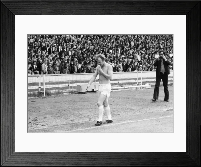 Framed Print : F. A. Charity Shield. Leeds United (1) v. Liverpool (1), Liverpool win 6-5 on Penalties Framed Print : F. A. Charity Shield. Leeds United (1) v. Liverpool (1), Liverpool win 6-5 on Penalties