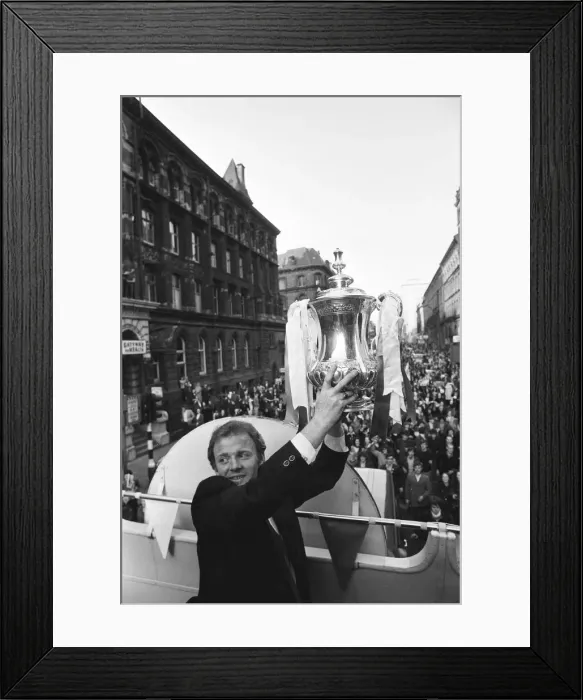Framed Print : Leeds United reception after winning the FA Cup. Players parade the trophy through Framed Print : Leeds United reception after winning the FA Cup. Players parade the trophy through