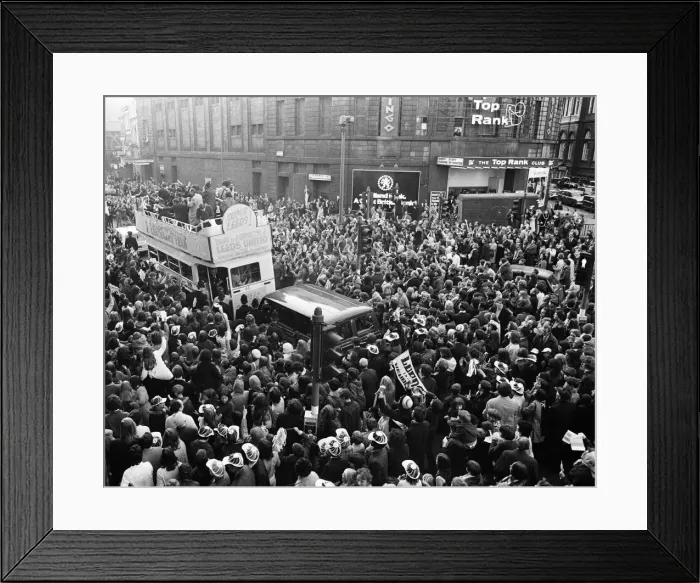 Framed Print : Leeds United reception after winning the FA Cup. Players parade the trophy through Framed Print : Leeds United reception after winning the FA Cup. Players parade the trophy through