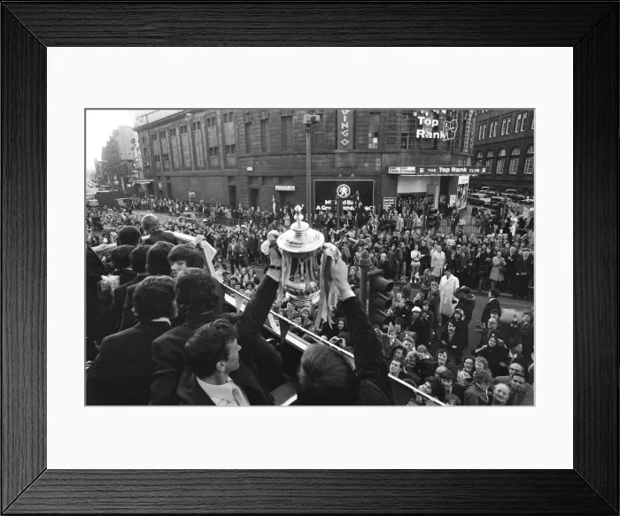 Framed Print : Leeds United reception after winning the FA Cup. Players parade the trophy through Framed Print : Leeds United reception after winning the FA Cup. Players parade the trophy through