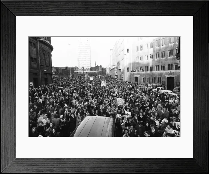 Framed Print : Leeds United reception after winning the FA Cup. Players parade the trophy through Framed Print : Leeds United reception after winning the FA Cup. Players parade the trophy through