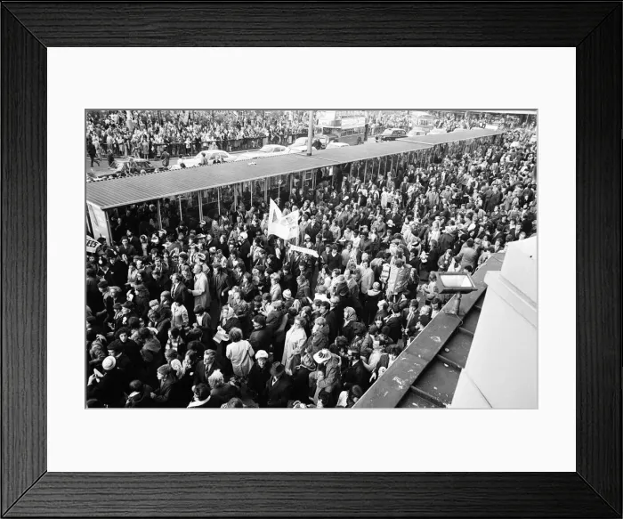 Framed Print : Leeds United reception after winning the FA Cup. Players parade the trophy through Framed Print : Leeds United reception after winning the FA Cup. Players parade the trophy through