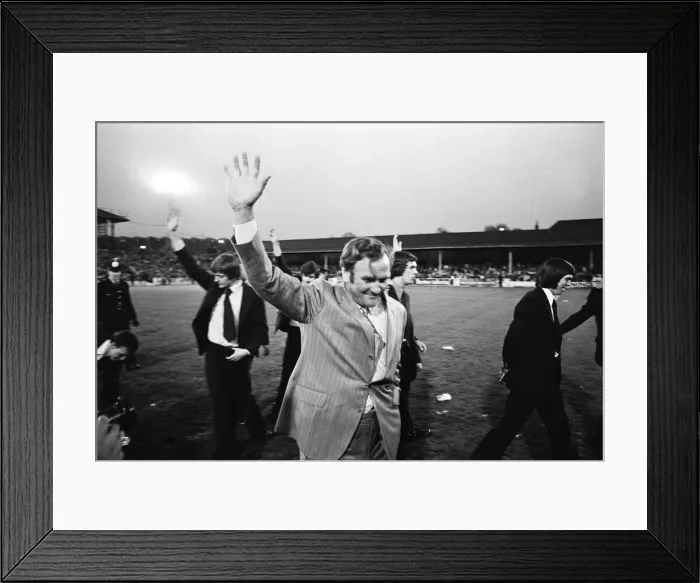 Framed Print : Leeds United reception after winning the FA Cup. Players parade the trophy through Framed Print : Leeds United reception after winning the FA Cup. Players parade the trophy through