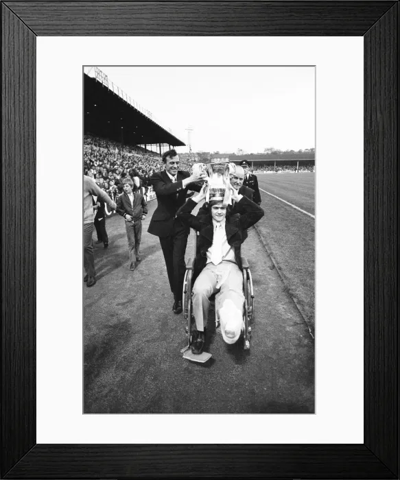 Framed Print : Leeds United reception after winning the FA Cup. Players parade the trophy through Framed Print : Leeds United reception after winning the FA Cup. Players parade the trophy through